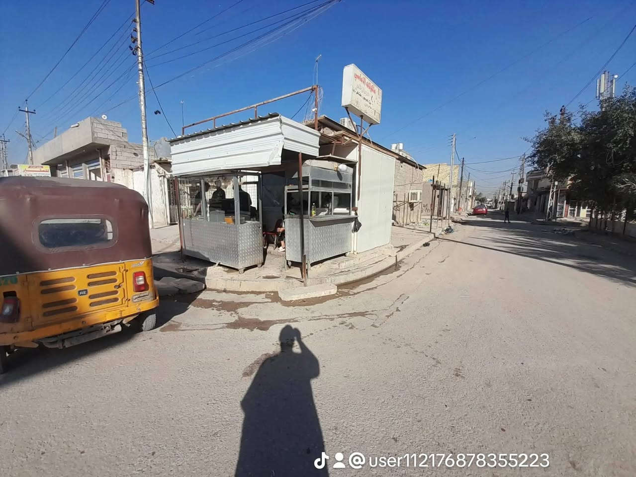 سلام عليكم كوفي للبيع البناء مع الكاع مع الغراض المساحه ٢٤٠ صايره ركن شارع رئيسي بيهه مطعم زغير مأجرينه خارج الكوفي مال اكلات سريعه  جنس الأرض واقع حال مشموله بل تطويب مرقمه من قبل الدوله    شغاله خير من الله بيهه بلياردات ثنين جدد نوعيه فول سامبرو وبيهه نراكيل ٣٠ وبيهه ميوزه مال دومنه تفصال درجه اولى ومجمده وتخامه تفصال بلازما براد ماي منضومة انترنيت ومنضومة كامرات جهاز بيني سبورت مفعل قنوات  رياضيه مبردات ثنين سبالت ٣ جدد نوعيه كري مطفايات ٤حجم كبير  وبعد هواي شغلات سبب البيع بعت البيت وشايل من المنطقه وأريد ابيع الكوفي وبل عافيه عل ياخذهه سعرهه مال كاع بس مماخذ حق البناء والغراض الله شاهد الشراي يتصل لو يجي خاص وبل خدمه مو شراي اعبر المنشور العنوان الرشاد شارع التانكي قرب فلكة حي النصر للأستفسار الاتصال على الرقم *********** (

نص مكتوب في الصور:
- @user112176878355223