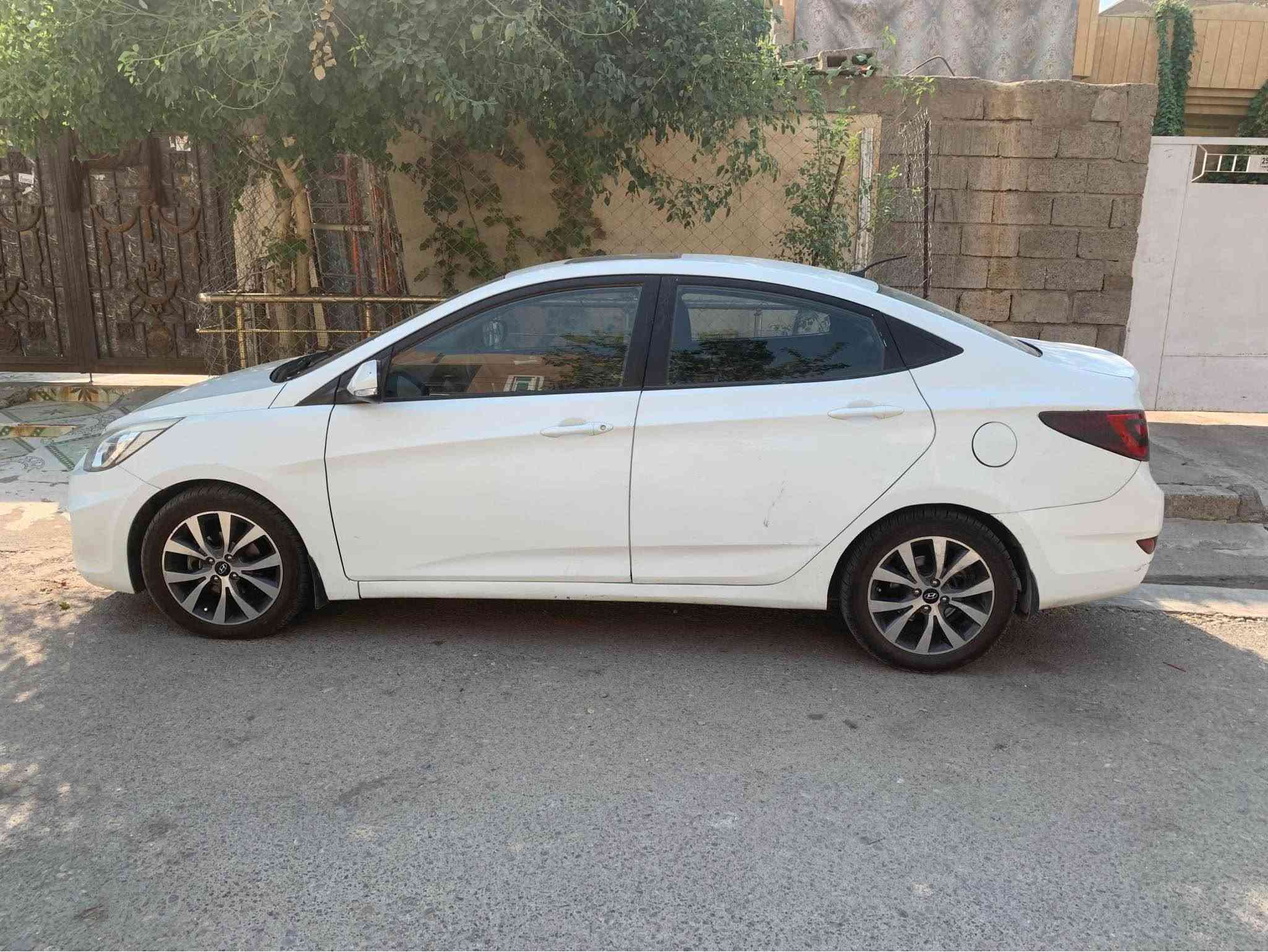 هیوندای ئه‌كسێنت مۆدێل ٢٠١٥ فول مواسه‌فات مه‌كینه‌ گه‌وره‌ مه‌كینه‌ ١٦ مه‌رغوب ده‌ پارچه‌ ره‌شه‌ ده‌رگای پشته‌وه‌ لای سه‌یاق شانه‌كه‌ی كه‌مێك ناوی گرتوه‌ له‌گه‌ڵ چاملغی پشته‌وه‌ ئه‌و شوێنه‌ی به‌ هێڵی سور دیاریم كردوه‌ سبوغه‌ سلایته‌ جام كاره‌با گێڕ تۆماتیك شاشه‌ گه‌وره‌ بیلادی و كامێرا و كوشن جلد زۆر كه‌م ڕۆیشتیه‌ له‌گه‌ل مۆدێله‌كه‌ی ١٤٠ هه‌زار كم رۆیشتوه‌ مه‌كینه‌ و گێڕ به‌ شه‌رت به‌ناو كردن به‌ شه‌رت ٢٠٠ هه‌زار غه‌رامه‌ی له‌سه‌ره‌ بۆت ده‌گه‌ڕێنمه‌وه‌ سه‌یاره‌كی توند و تۆڵ و بێ مه‌سره‌فه‌ له‌ هه‌ولێرم هه‌موو زانیاریه‌كانم نوسیوه‌ تكایه‌ موشته‌ری نیت ته‌له‌فۆن مه‌كه‌ نرخیش ٧٩ كه‌مێك مه‌جال 

( ***********) ژ.م أربيل, العراق

نص مكتوب في الصور:
- Edit
