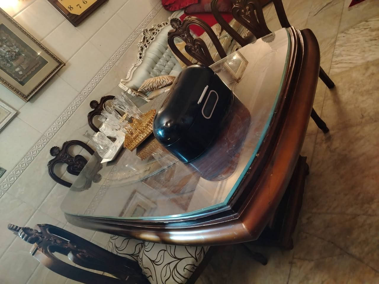 مجموعه تحف • ميز طعام • البنوك