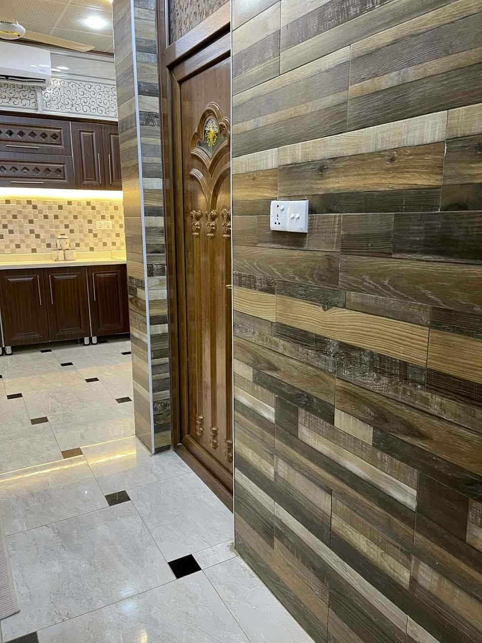 بيت للبيع في حي الجامعة طابو صرف 
100متر الابعاد 5*20

البناء الجوه استقبال وصالة ومطبخ  مجموعة صحية منور ٢ وصحيات خارجية 

الطابق الثاني غرفتين نوم وصالة ومجموعه صحية 

وفوك

بيتوته كبيرة يعني صاله

رقم العقار 1429

السعر 175 وبي مجال للاستفسار اكثر ***********
