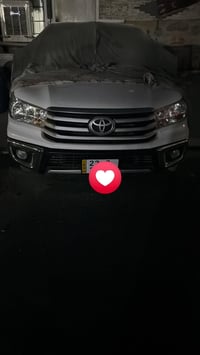 عندي هايلوكس ناصيه 2025 ساز شمالي ماشيه قليل رايدها 295 رقمي 077313020...