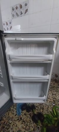 ثلاجه نضيفه • للبيع • مجال