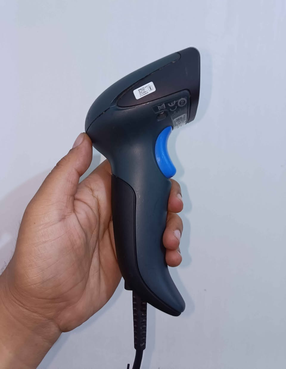 📢 قارئ باركود الأصلي Datalogic QuickScan QD2131 صناعة فيتنامي 🔥

​احصل على أقصى درجات الكفاءة في نظام المبيعات لديك مع قارئ الباركود Datalogic QuickScan QD2131 – الجيل المطور والبديل الأسرع بالمدى الممتد.

​🌟 أبرز مميزات الجهاز:
✅ صناعة فيتنامية وتصميم من شركة Datalogic الإيطالية.
​✅ نوع القراءة: دعم كامل للباركود أحادي الأبعاد (1D).
​✅ تقنية القراءة: تقنية Linear Imager المتطورة لقراءة سلسة ومباشرة للباركودات المطبوعة أو المعروضة على شاشات الهواتف.
✅ ​⚡ سرعة استثنائية: سرعة فائقة تصل إلى 270 قراءة في الثانية لنقطة بيع أسرع وبدون انتظار.
​✅ مدى قراءة ممتد: خط مسح ليزري عريض يتيح قراءة الباركودات الطويلة من مسافات أبعد بكل سهولة.
✅ ​⚡ سرعة قراءة استثنائية: خوارزمية فك تشفير متطورة لقراءة الباركودات التالفة، المطبوعة برداءة، أو الباهتة بسرعة فائقة.
✅ ​🟢 تقنية Green Spot الخاصة بـ Datalogic: إضاءة خضراء تأكيدية تظهر فور القراءة الناجحة مباشرة على الباركود.
✅ ​📱 دعم الشاشات الإلكترونية: قراءة سلسة ومباشرة للباركودات من شاشات الهواتف والأجهزة الذكية (مثالية لكوبونات الخصم وتطبيقات الولاء).
✅ ​🛡️ صلابة ومتانة عالية: حماية تصنيف IP42 وقدرة على تحمل السقوط المتكرر من ارتفاع 1.5 متر على الخرسانة.

​💼 الخيار الأمثل لـ:
​متاجر التجزئة الكبيرة، الصيدليات، البنوك، إدارة الخدمات اللوجستية والمستودعات، والمؤسسات الحكومية.

​💰 السعر: 100 الف دينار عراقي
الحالة: مستعمل

​🚚 يتوفر توصيل سريع لكافة المناطق.
​📞 للطلب والاستفسار:
​📱 الاتصال / واتساب: ***********
​📩 أو تواصل معنا عبر الخاص! بغداد, العراق
