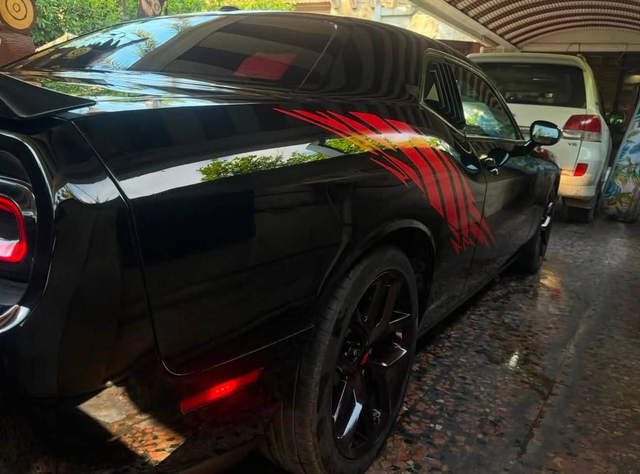 🔥 Challenger 2023 GT — LAST CALL 🔥
حادث خفيف جدًا، شبر جاملغ خلفي راجع بـ PDR 100%، وبيها جاملغ سكن أمامي وشوي من البنيد كلير أمريكي ، والـ Carfax موجود للتأكيد.

بدون إيرباگ ❌ | بدون دواخل ❌ | بدون شاصي ❌

🚘 السيارة كاملة مكملة، ما ناقصها أي شي.

🔥 المواصفات:

* رادار خلفي جانبي
* كشافات ضباب زينون
* مصابيح أمامية LED
* حساسات
* سستم صوت Alpine
* ويل قياس 20 إنج
* مقاعد رياضية
* مقاعد كهربائية
* تشغيل عن بُعد
* ستيرن كهربائي
* محدد سرعة
* شاشة CarPlay
* كاميرا خلفية
* مرايا متحسسة للإضاءة العالية
* دخول ذكي (بصمة)
* ممشى 30,000 ميل

✨ إضافات السيارة:

* سستم Carbon Fiber للداخل
* إضاءة داخلية LED متغيرة
* كشنات مغلفة أحمر
* سكوبات
* ديفيوزر
* برمجة غيث السراي

📍 المكان: بغداد — اليرموك

💰 السعر: 21,000$
***********

