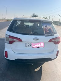 كيه سورنتو مديل ١٣ خليجيه بيه حادث جافيه امعمره بس توجيه السياره شغاله...