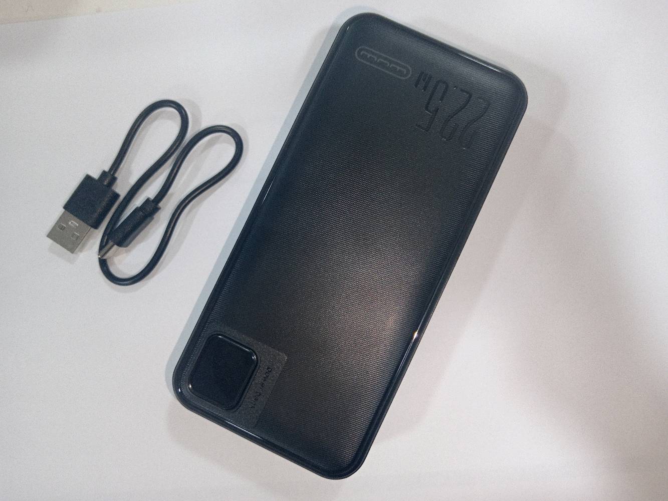 بور بنك نوع WUW Y138 Power Bank 20000mAh 22.5W Quick Charge PD - 
BLACK

جديده ما مُستعمله ، نظيفه كلش
سعرها بالسوق ٢٥ الف و ٣٠ الف

يجي وياها الواير الي بالصوره