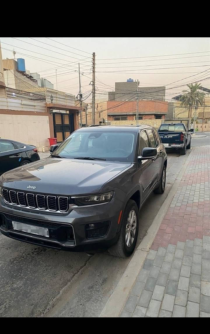 السلام عليكم
 للبيعJEEP Grand Cherokee
الموديل2024
المواصفات
1 limited فول ماعده الفتحه
تدفئه وتبريد بيها
وبل كشنات الاماميه والخلفية والستيرن همين
2 السياره تو ويل
3 ملاحظة اخوان السياره صبغ مابيها فقط خشوم الجاملغ الأيمن والايسر)..
وخشم البنيد الأيمن والايسر فقط)..
4كشنات جلد اسود كهربائية وتحكمات بيها وتدفئه
5جنطه كهربائية تفتح وقفل بلريمونت
6تشغيل عن بعد بيها (حجم المحرك 3600) v6

7 حساسات اماميه وخلفيه
8السبير منازل جديد وعدتها وياها كامله
9صدر امامي خلفي جديد بشكل عام 
10تخم تاير جديد
11شاشه بيها همين
13ممشه السياره 46 mile
 14 السعر 285 وبيها مجال 
15الرقم ***********
متواجد خاص
