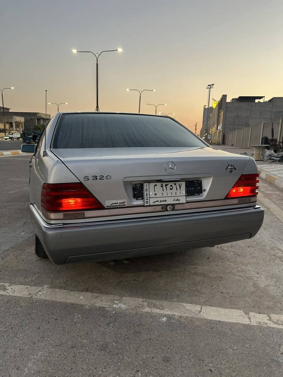 السلام عليكم 
للبيع او مراوس حسب القناعه 
مارسيدس 300 S شبح
موديل 1992 
مواصفات 
دبل جام 
جام كهرباء 
مري شفط 
كشنات كهرباء 
تبريدها ثلج قطعتين 
ماسحات لايت 
فتحة سقف 
آريلات كهرباء 
لايتات زينون
السياره جديده بمعنده الكلمه 
السياره كلها بلاديه 
كسر محرك بلادي 
ماشيه 200 الف 
التحويل ثاني يوم 
السعر 90وبي مجال بسيط 
مكان السياره الفلوجه 
للاستفسار ***********
