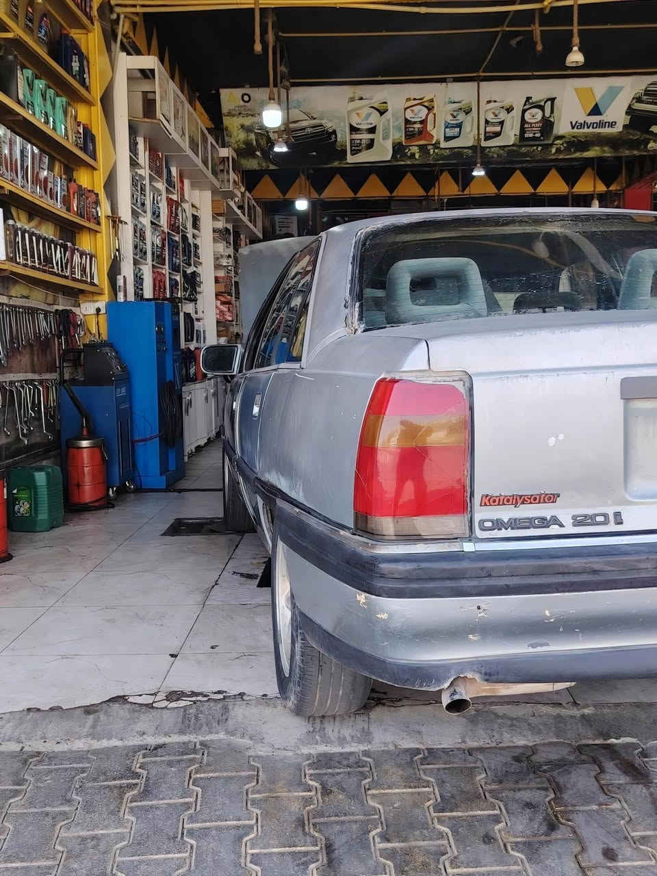 سلام عليكم البيع اوبل اوميكا موديل 90 كير محرك 2000 كير أوتماتيك كل شرط كل عيب  مابيه وين ما يعجبك ترايك البصره سنويه مشروع وطني ال ٢٧ كركوك اليف دفتر بنزين موجود شرط تحويل تأخذ من عندي  تحويل شرط سياره كشر شوفت عينك فقط اكسل تعبان باقي شرط سعر 20 بيه مجال الشراي مكاني كركوك تصل *********** غير متواجد عل فيس تحياتي
