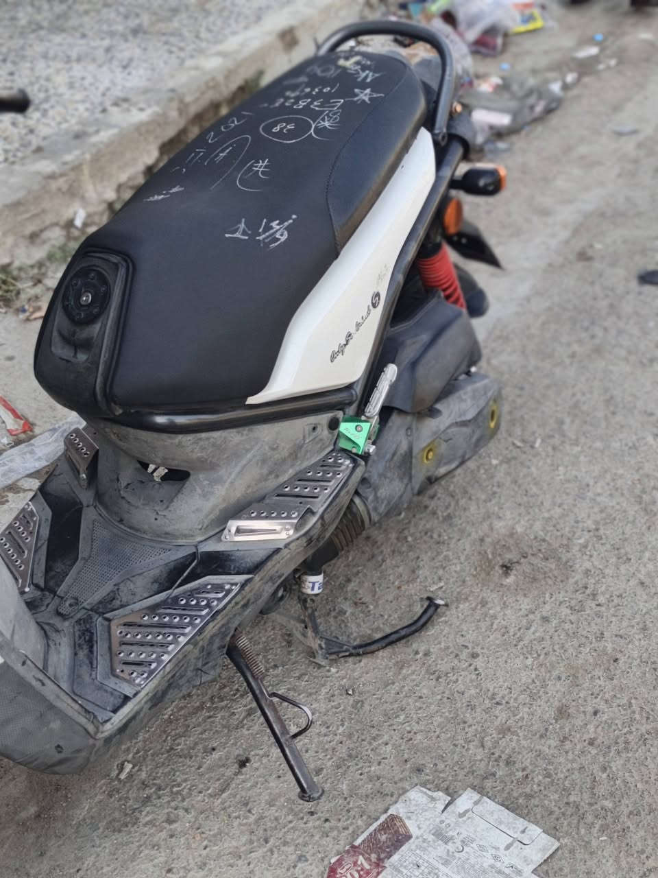 جبلي للبيع ٢٠٠٨ كفاله عامه قبل شهر نزلته من رمبه دراجه جديد كلش مكفولة كفاله عامه من كلشي رقم الهاتف ***********مكاني كوت نعمانيه السعر ١٣٠٠وبيه مجال للطيبين ❤❔
