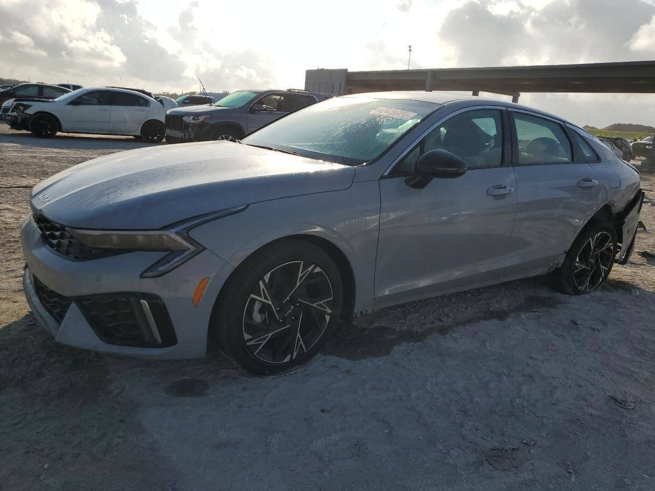السلام عليكم
2025 ΚΙΑ Κ5, GT LINE لون سمنتي
محرك 2500 cc تنفس طبيعي
رقم بغداد حرة  هزة جديدة تحويل مباشر
ماشيه 23 الف ميل 
قمارة حديد داخل كشنات جلد رصاصي وابيض
شحن وايرلس 
كشن السايق كهرباء 
كشنات تدفئة
رادار امامي خلفي 
حساسات امامي خلفي 
سايد بريك بصمة 
اوتو هولد
بريك تلقائي
نقطة عمياء 
اشارة لد ترحيب عند الاقتراب 
صور الحادث بالمنشور و بجم كبس شركة وليبل واحد وبدون ايرباك 
المكان / الديوانية 
السعر 198 بيها مجال
*********** واتساب
*********** واتساب

نص مكتوب في الصور:
- Shot on OnePlus Powered by Quad Camera