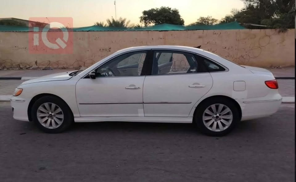 السلام عليكم 
ازيرا ٢٠٠٨ محدثة ٢٠١١ خليجي 
فول مواصفات 
فتحة 
تحكم ستيرن
قطعتين تبريد
داخل لونين 
اشاير مري 
مري شفط 
تحكم مري 
كشنات جلد 
ارضية جلد 
رقم بغداد بأسمي شخصياً
هزة جديدة 
مكينة حاوية شادها جديدة 
وضفيرة جديدة 
ترهم بيع او مراوس حسب القناعة 
السعر 85 وبيها مجال 
للأستفسار *********** 
اتصال او واتساب
