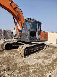 حفارة هيتاشي zx 210H • ٢٠١٣ • حي الصناعي