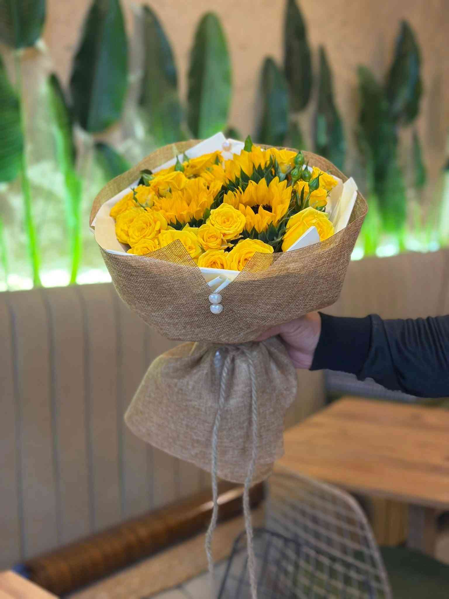 من بقلاوة ذوقهه حلو تختار هيج بوكيه لـ بقلاوتهه 🌼🌻

السعر : اكتب تعليق يجيك للخاص 🏷️💵

هاي پنك للورود الطبيعيه و الهدايا 
Hi Pink Flowers 🥇♥️ 

يرجى حجز مسبق لضمان جوده اكبر في التنسيق 🙏⚜️🥇
  

طريقه الدفع ( كاش ، ماستر كارد ، رصيد ) 
توصيل الي جميع المناطق في خانقين 
و خارج خانقين الى ( جلولاء ، سعديه ، كلار ، سليمانيه ، بغداد و اربيل ) ♥️

الموقع : خانقين شارع الكورنيش قرب مجمع الشكرجي - و مجمع الصالحي و مطعم اوكسجين ( eat & go ) 🌟
رقم التواصل *********** 

#خانقين #خانقين_بومه_نزرد♥️
