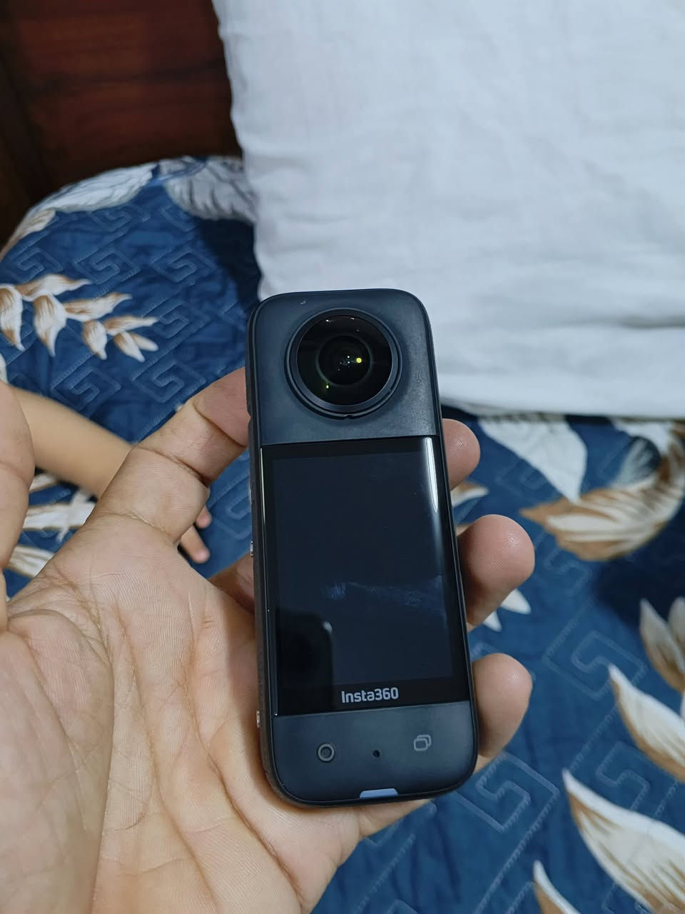 كامره انستا 360 x3
نضيفه 90 بالميه
بيه فقط نبدبه بسيطه بعدسه كامره وماماثره ع تصوير
مع ملحقات بال450الف  
بدوان ملحقات 350 الف
توصيل ماكو مكاني كربلاء تجي تفحص وتقتنع تأخذه وتروح
***********
