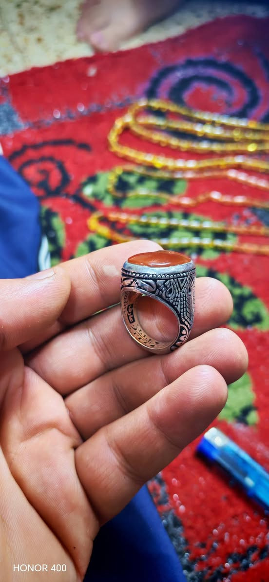السلام عليكم ورحمة الله وبركاتة
للبيع شلعه ٧ محابس صياغه ثقيله ٥ صياغة عارف واحد الكوفي واحد حجة و٣ مسابح كهرب عطش نخب اول وحده كلش ضخمه و٢ وسط الي يخدمنه يتصل ***********

نص مكتوب في الصور:
- HONOR 400