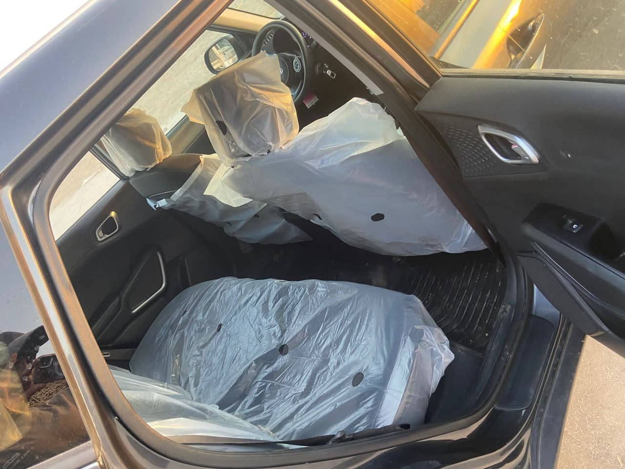 سلام عليكم
السعر 130 
محرك 2000دوش 
ماشيه 51 الف 
صول موديل 2021 
بدون دواخل سياره 
جديده بمعنى كلمة 
شرط شواصي كفاله 
جاهزه للاخير تخم تاير جديد صدر امامي خلفي جديد 
محرك كير كفالة ادامه كامله 
صور حادث بالمنشور  

العنوان بغداد بسمايه
***********
