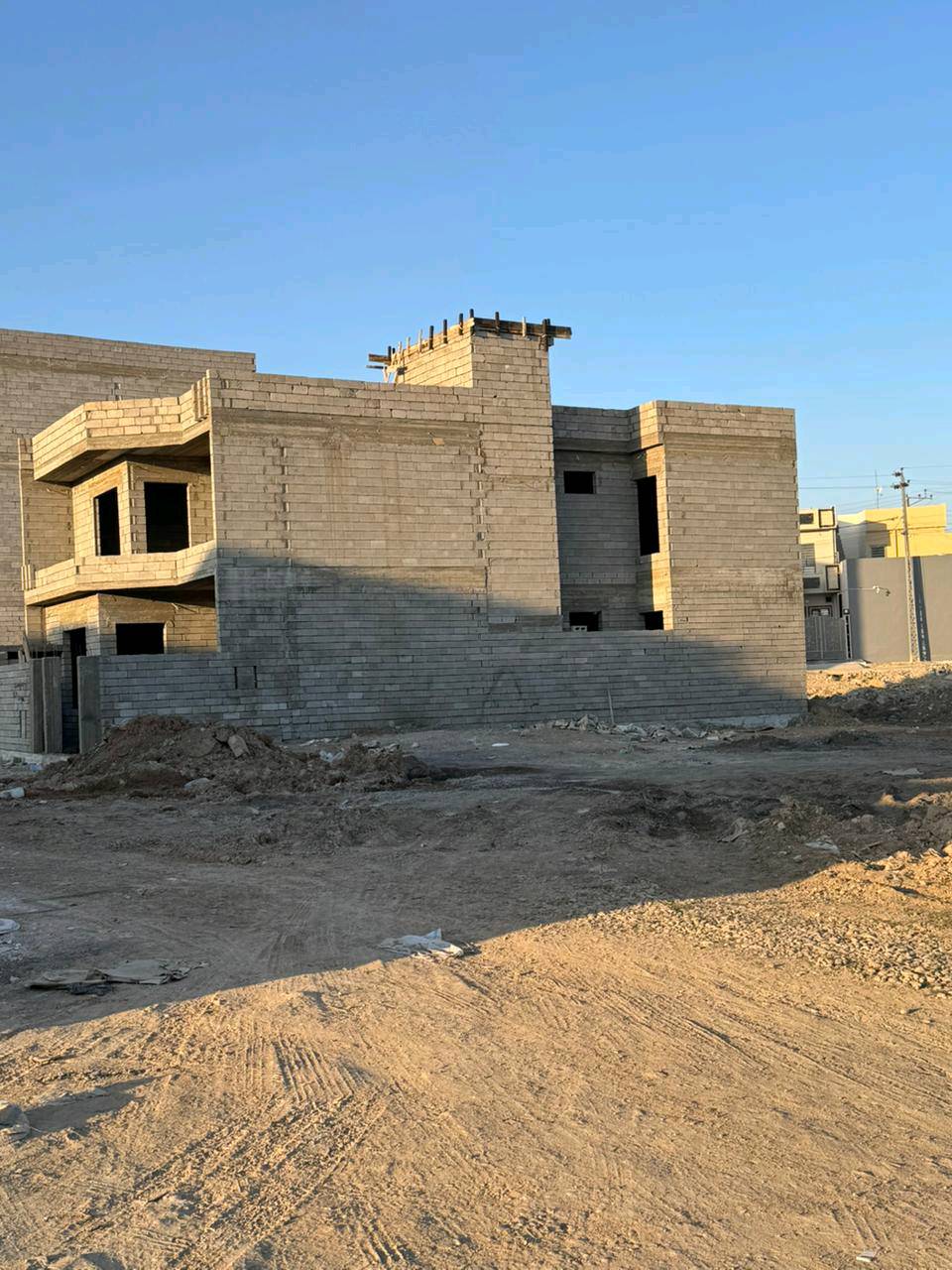 هيكل طابقين • ٢٠٠م • الملايين الثانية