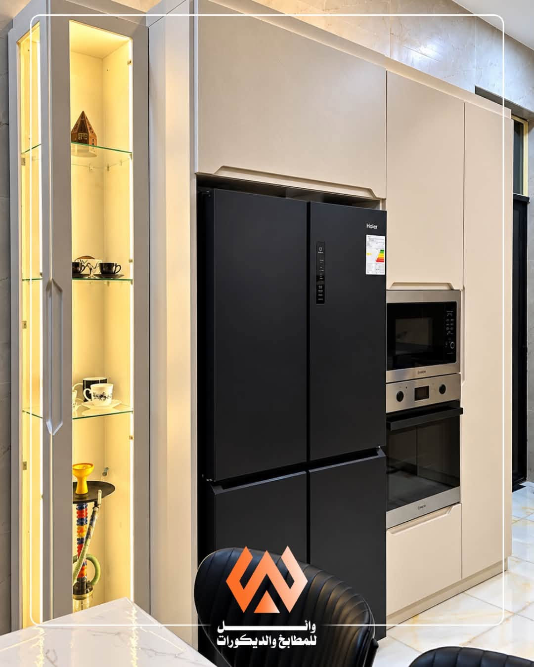 حين يلتقي جمال التصميم بدقة التنفيذ… يصبح المطبخ جزءًا من أناقة المنزل. ✨
مطبخ بتصميم عصري راقٍ، يجمع بين درجات الأوف وايت والبيج، مع تفاصيل خشبية وإضاءة دافئة ووحدات عرض أنيقة، إلى جانب توزيع عملي يحقق الاستفادة المثلى من المساحة.

وائل للمطابخ والديكورات
تصاميم مدروسة وتنفيذ يليق بتفاصيل منزلك.

📞 *********** | ***********
📍 الأنبار – الفلوجة، حي الجمهورية، قرب معمل إسفنج الفلوجة

#وائل_للمطابخ_والديكورات #مطابخ_الفلوجة #مطابخ_عصرية #تصميم_مطابخ #ديكورات_مطابخ #الفلوجة #مطابخ_العراق

نص مكتوب في الصور:
- للمطابخ والديكورات
- وائــــل للمطابخ والديكورات