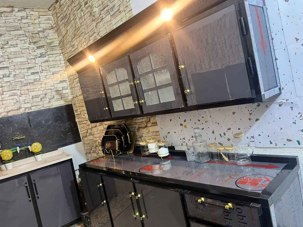 بيت زراعي ١٠٠ متر بنزله ابو هبه بي صاله واستقبال وغرفه ومطبخ وصيحات خارجيه وحمام داخلي السعر ٤٥ وبي مجال *********** جديد
