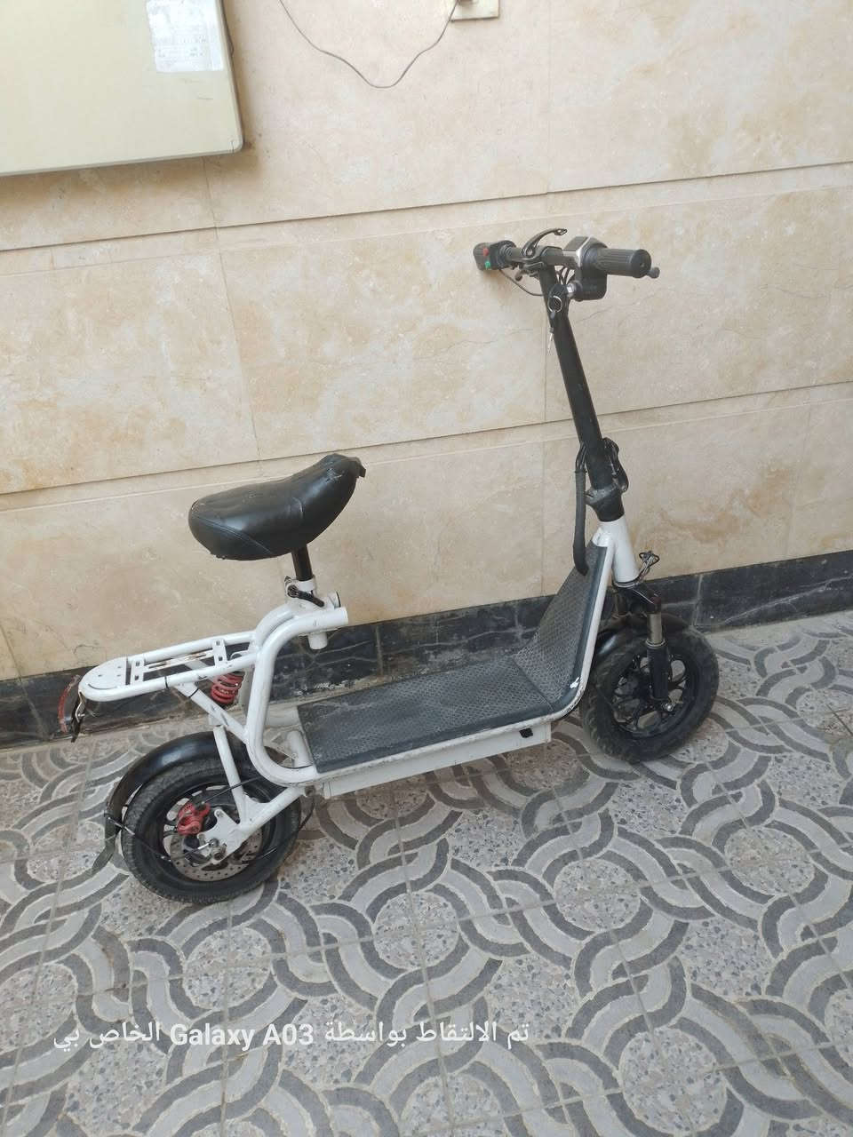 السلام عليكم سكوتر ابيض للبيع 
نقص بطارية للمعلومات اتصال ***********   رايده ١٥٠ الف  وبي مجال
