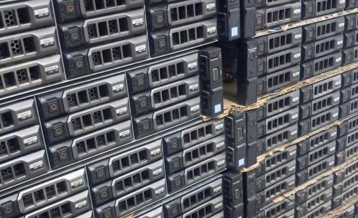 Dell R730xd 
CPU 10-core dual
Hard 3.5 4TB *12 = 48 TB
Ram 16GB*2 =32 GB 
Hard SAS 2.5 1TB *2= 2TB
Dual power supply 750w
NIC card: 2-port Ethernet 1 GB and 2-port fiber 10 GB
Used Like New
نظافة 95%
WhatsApp ***********
#Server #R730XD #Harddrives #4TB #DellR730 #iraq #storage #network #networking #CCTVCamera #VoIP #R730 #erbil #Baghdad #INTERNET #datacenter #ISP
