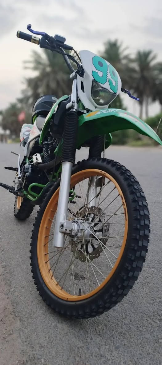 🔹[دراجه كلك كلك ]الموديل: 2023
🔹 النوع: كاويار Kaviyar
🔹 السعة: 300cc
🔹 الكير: عادي
🔹 البريك ديسك
🔹 تواير صحراوية
🔹 سلف كهربائي
🔹 الدراجة نظيفة وجاهزة للاستخدام
[مراوس] 
📍 المكان: [سماوه]
📞 للتواصل: [‏‪***********‬‏]

