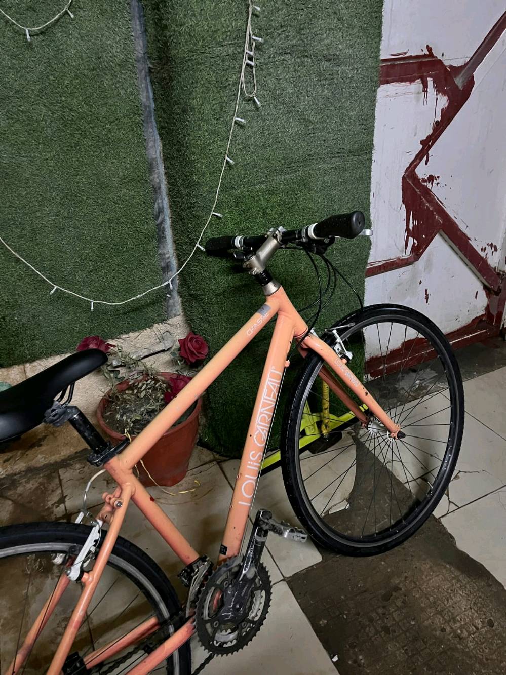 للبيع بايسكل هجين أصلي شركة لويس غارنو (Louis Garneau Chasse) غنية عن التعريف 🚲✨
النوع: Louis Garneau - Chasse (ماركة كندية أصلية)
الحالة: بالة جديد نظيف ووضعيته واضحة بالصور، جاهز للاستخدام مباشرة.
اللون: وردي غامق مميز 🩷
حجم العجلات: 700c (إطارات سريعة وخفيفة للطرقات والمدينة).
السرعات: 8 نمر (شيمانو Shimano أصلية لتسهيل الصعدات والسرعة).
البريكات: وكالة (أصلية وشغالة بامتياز).
المادة: شاصي ألومنيوم خفيف ومتين، ومزود بستاند جانبي.
📍 الموقع: بغداد - ملحانية الضباط - مقابل حي الحسين
💰 السعر: 150 ألف دينار عراقي (وبي مجال للشراي)
📞 للاستفسار والاتصال: ***********