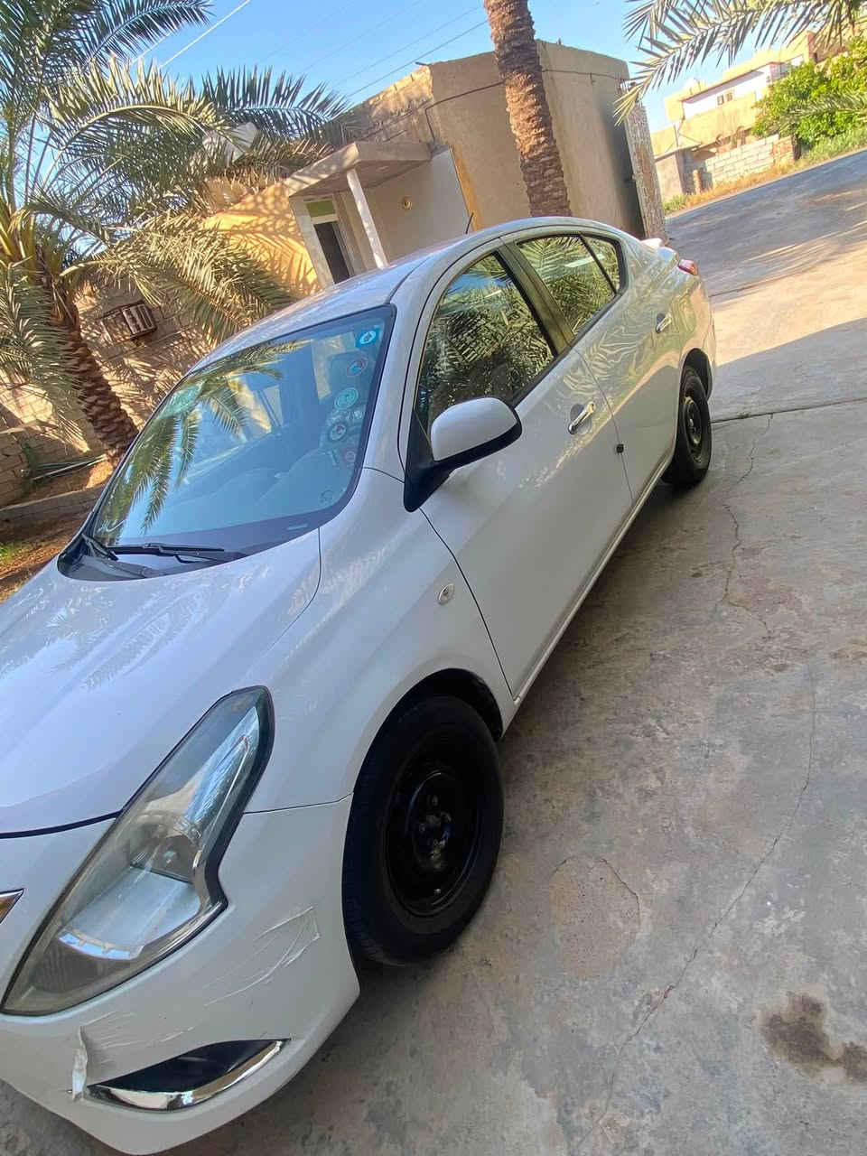 للبيع: نيسان صني هندي (Nissan Sunny)
 الموديل: 2018
 اللون: أبيض
 الرقم: بغداد انكليزي سنوية صالحه 2028 السيارة باسمي 
 الحالة العامة: السيارة بنظافة ممتازة وجاهزة للاستخدام گير مكينة مكفول ، فقط ضربة بالجاملغ الأيمن بدون دواخل معدله عالبارد شي بسيط بدون صبغ وشويه بحافة الباب   موضحة بالصور.وايضاً سونار قبل الضربه موجود 
 المكان: بغداد - الطارمية
 السعر: 93 ورقة (9,300$) بيها مجال 
 للتواصل: ***********
