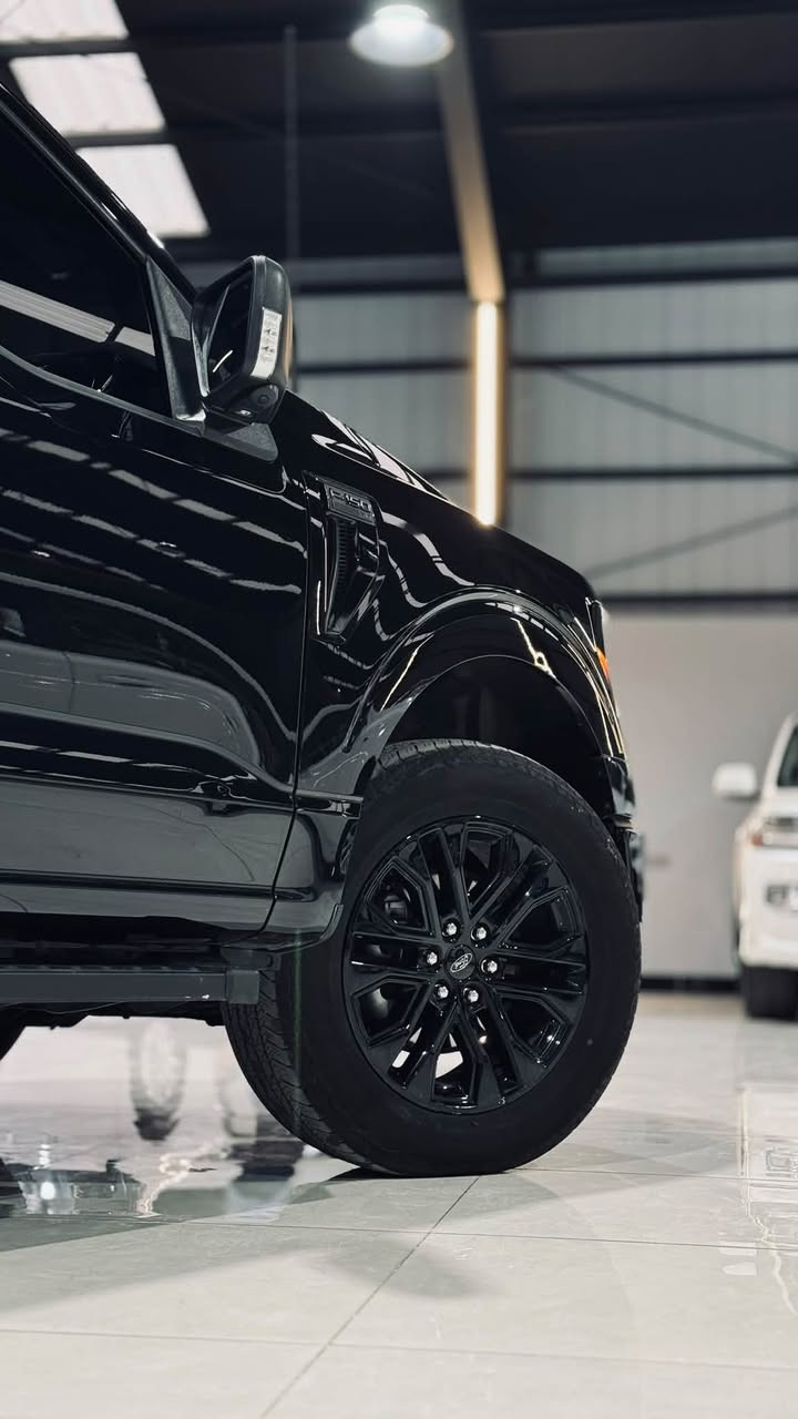 دەعمی خەفیف 👌🔥
.
Ford f150 XLT 2024 
.
سەیارەکە ٣٤ هەزار کم رۆشتووە .
.
مەکینە ٢.٧ ی تۆربۆ ی مەڕغوب 
.
دەبڵ ئەکسڵ .
.
پانۆراما .
.
٥ کامیرە 
.
کوشنی جلد و کارەبا و هیتەر
.
شاشە گەورە 
.
گێر لە عەرز 
.
رادار 
.
زۆر مواسەفاتی تر 
.
رەسمی دەعمی دانراوە جاملغی پێشەوە دوو بستی بۆیاخە.و جاملغی دواش دو بستێکی بۆیاخە 
، رەقەم شانسی:
1FTEW3LP4RFB52470
.
سەیارەکە کاتی و سێمانگی لەگەڵە بۆ سعریش ئەتوانن پەیوەندی بکەن :
*********** 

.
.
