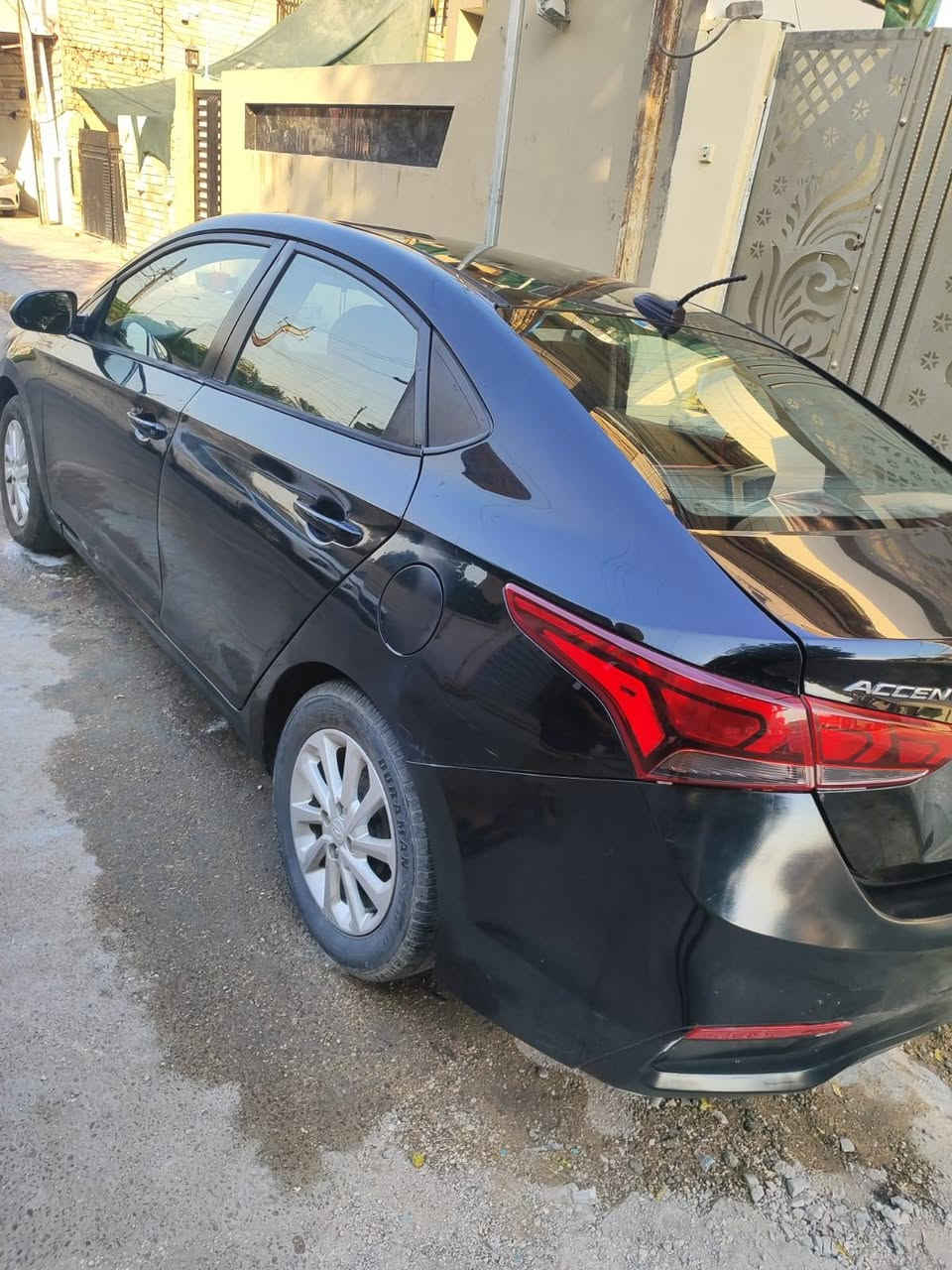 سلام عليك اكسنت 2018 سياره خير من الله تبريد ثلج داخل صاج مكينه 1600 حادث باب سايق مبدل ول ورا مصبوغ فقط باقي كفاله بجم كبس سياره جديده حيل مال جناي سعر 98 وبيها مجال قليل مكان بغداد بلديات رقم ***********

