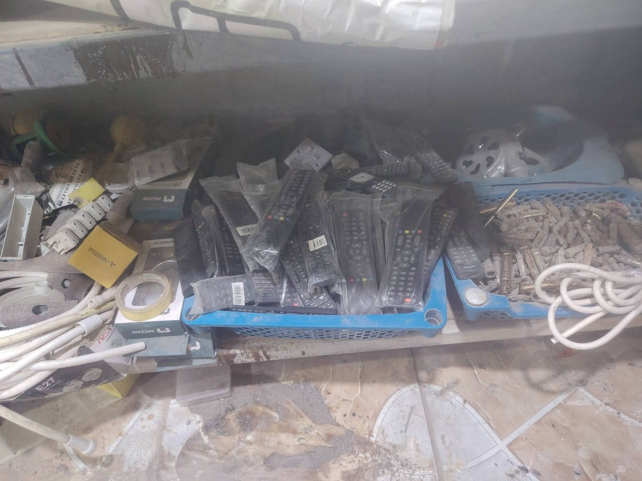 تصفية محل انشائية كامل من غراض الانشائيه والبواري وغراض التأسيس الكهرباء والماء شنو تريد من غراض موجود وسعره جداً مناسب 12 مليون وبيه مجال قليل علمن اذا تحسب غراض بالجمله اكثرمن سعره مرتين ولي يريد ما يشيل من المحل يبقه بل محل ويدفع ايجار 300 ومكانة جداً راقي عله شارع ال 400 دار وبيه دخل نعمه من الله يشهدالله تشتغل بي وتشوف وربي يرزق اليصير من قسمته سبب البيع الانتقال لغير محافظة للاستفسار الرقم ***********
