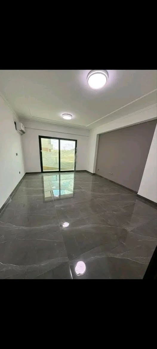 شقه للبيع مجمع الشروق السكني طابق أرضي 133 متر مدفوع أقساط 20 قسط
قسطها الشهري661

المقدمه  25
والاقساط وتحويل المصرف عل الشاري 
سعرها الكلي133 مليون
تتكون مع غرفتين ومطبخ  واستقبال هول وصحيات 2
موجرا حاليا300
***********
