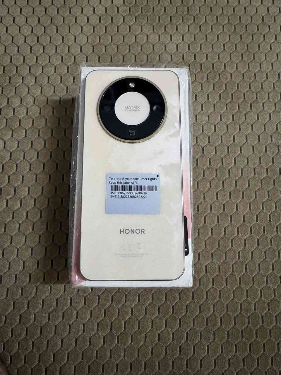 السلام وعليكم اخوان موبايل هونر X9C غني عن التعريف اعلى مواصفات 
ذاكره 256 
رام 12 
الجهاز بعده وضع شركه صارله شهر ونص مفتوح من الكارتون غراضه كامله للبيع السعر 460 للاتصال ‭***********
