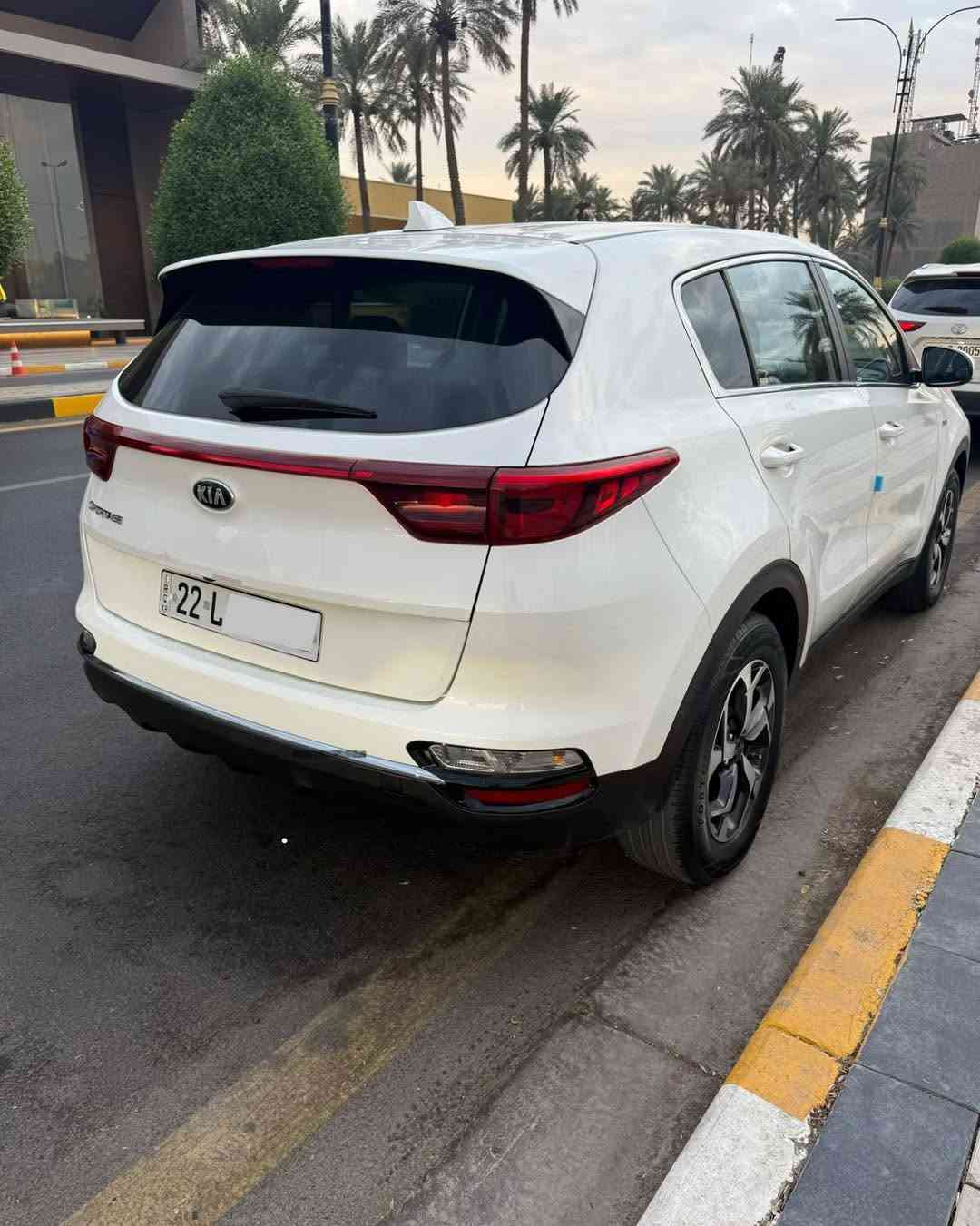 كيا سبورتج موديل 2022 
ماشية 51 الف كيلو متر 
ماكو هيج سعر ابد

مواصفات السيارة 
محرك 2400 المرغوب
دفع رباعي AWD تبريد قطعتين 
مانع انزلاق ثلاث وضعيات قيادة 
تحديد مسار  رادار امامي 
كامرة خلفي شاشة كبير 
تحكمات مقود بصمة مع تشغيل عن بعد ( عمل ) 
لايت LED

وارد امريكي بدون حادث بدون ايرباك داخله
 سرقه بنيد و دعاميه البنيد مرجعي 
و صابغي و الدعاميه مرجعيه نفس اللون 
بلادي باقي السياره ليبل واحد مكفوله من الصبغ و المعجون 

🟥 سعرها سوي تعليق يوصلك مباشرة
مكان السياره بغداد
📱رقم الهاتف + واتس اب : ***********
