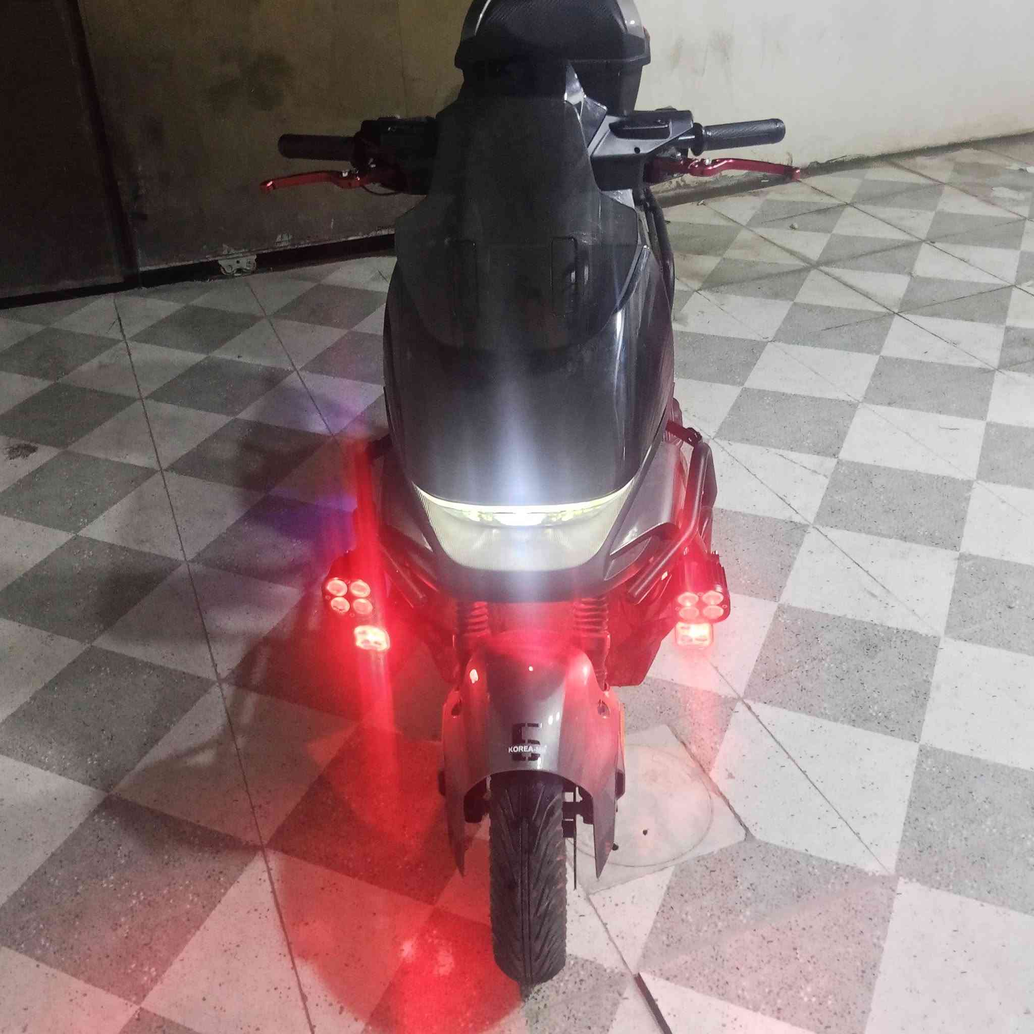دراجه شحن نوع الوحش ماركة كوريا مار 6 بطاريات 72 ڤولت ملف 3000 ابريك نضام اي بي اس بي بك اضافتن 4نمر تقره سرعه 119 حقيقي اشكد ما اعرف بس سريعه لايت زنون عالي ناصي كارتات تشغيل 2وسويجات2او ريموند تشغيل عن بعد 2 دراجه استخدام شهر دراجه بلنقد سعره مليون او ميه الزيرو مالتها هايه مستخدمه شهر زائد بيهة ضمان عل عقل والبطاريات سنه كامله الدراجه سعرهه 950الف اوبيهة مجال رقم التواصل ***********
