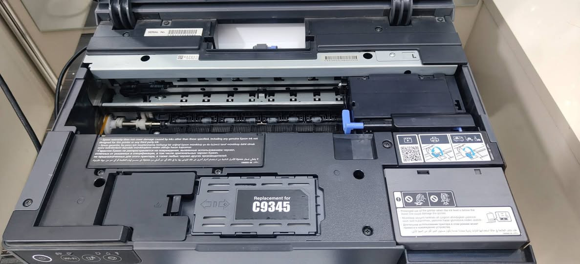 طابعه ابسون L8050 نضافه 95%  جديده تطبع صور معاملات صور A5 وتطبع A4وتطبع حراري وتطبع باجات عضم عاج وطبع اقراص وتطبع تشيرتات وتكدر تطبع عن طريق المبايل واي فاي او بلوتوث  وهواي مواصفات
 سعره 250 الف فقط عنواني حله توصيل محافظات موجود رقمي ***********
