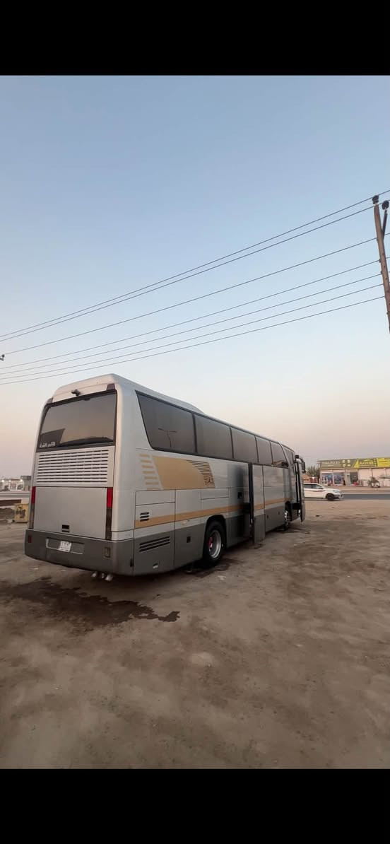 سلام عليكم  من رخصت الادمن البيع باص 350عاليه.   بيع مستعجل مكان البصره ***********
