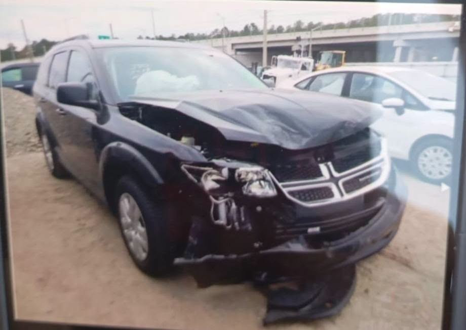 🚘 للبيع دوج جارني Dodge Journey
▪️ اللون: أسود
▪️ نوع السيارة: SUV عائلية
▪️ عدد المقاعد: 7 ركاب
▪️ ناقل الحركة: أوتوماتيك
▪️ دفع: أمامي/حسب الفئة
▪️ السيارة واسعة ومناسبة للعائلة والسفر
▪️ تكييف
▪️ زجاج كهربائي
▪️ سنتر لوك
▪️ جنوط
▪️ داخلية واسعة ومريحة
موديل 2019
منظومة غاز .
فقط صورة الحادث 
📍 الموقع: كركوك 
📞 للاستفسار: [***********]
