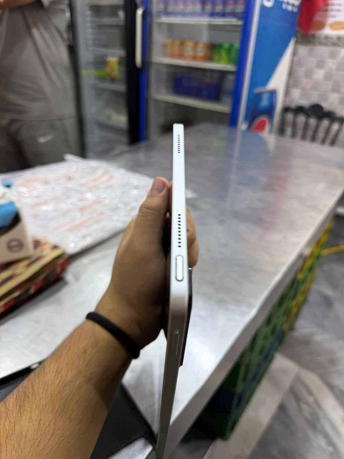 سلام عليكم ايباد ريد ماجك نوفا كييمنك
 💾 ذاكرته 512+16 عشوائي
🔋بطارية 10010
معالج سناب دراغون
جهاز كلش كلش  نضيف فقط عدست الكامره مشخطه ونضافه مثل مواضح بل صور ملحقاته فقط كارتون شاحن محترك وموجود. مكاني بغداد جديده
*********** رفمي بي واتساب بغداد, العراق
