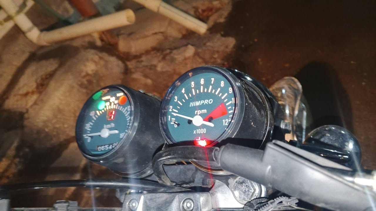 السلام عليكم نامه برو للبيع موديل 27 4 اوراق بيها + اسويلك بيها مكاتبه بيع وشراء دراجه خير من الله ماشيه 6000  الاتصال علئ الرقم ***********
