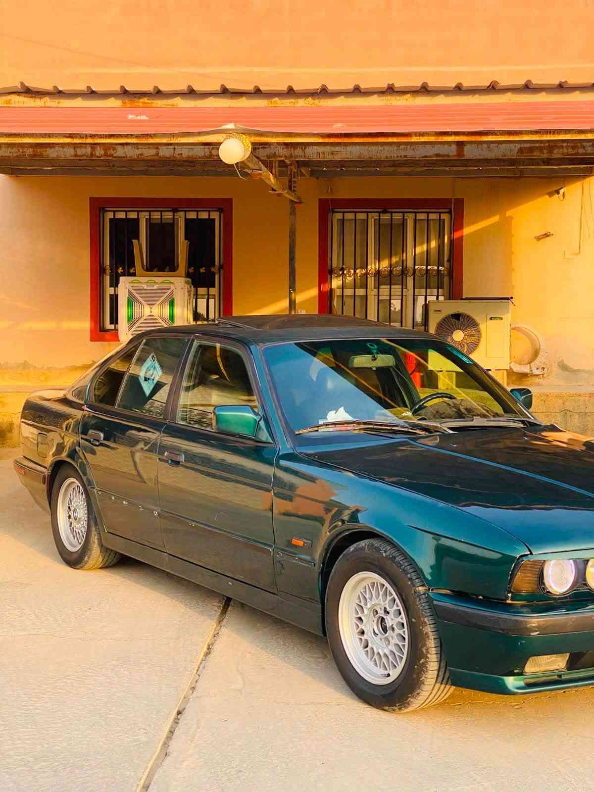 السلام عليكم للبيع بي ام موديل 1991حجم 525 محرك 528دبل فانوس رقم نينوى بأسمي سياره مصبوغه عام شرط لا ضربه ولا تبديل تبريد شغال كهربائيات كلها شغاله سياره ماعايزها كلشي السعر 60وبيها مجال قليل للشراي يرهم مراوس بسياره حديثه وانطي فرق اقصاط الاستفسار عل رقم *********** متواجد واتساب المكان صلاح الدين قضاء العلم ملاحضه الخاص مغلق
