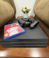 بلي٤ برو مستعمل قليل اونلاين ١ تيرا  ملحقات ٢ يدات اصلية و قرص fifa 20...