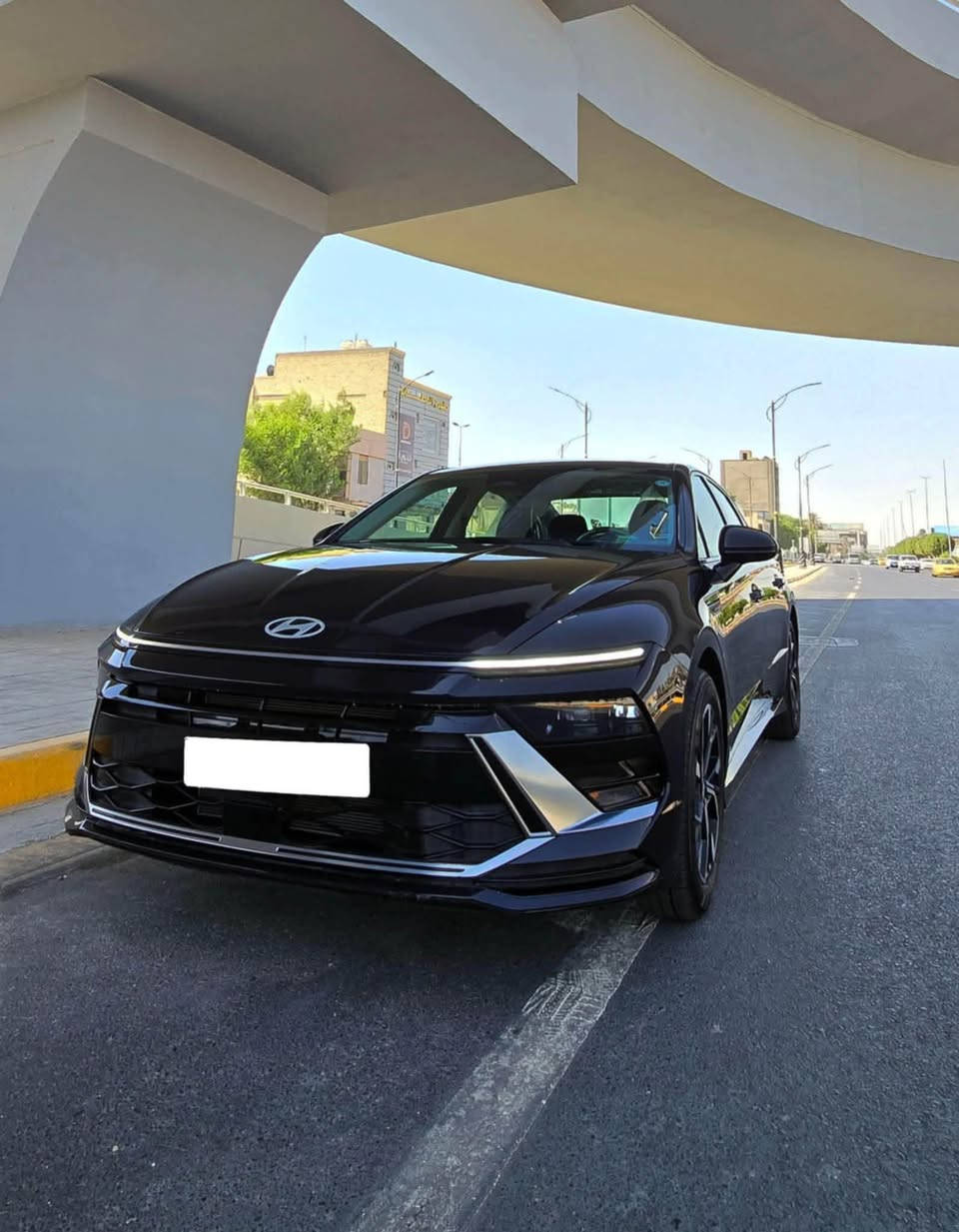 سوناتا 2025 الجديد وارد امريكي
رقم اربيل باسمي / هزه وفحص كله جديد 
ماشيه 18 الف كيلو فقط  
2500 مكينة تنفس طبيعي 
السياره بدون صبغ بدون دواخل فقط قطعه وحده جاملغ السكن ونفسه متعدل وراجع ايرباك برده ففط 
بصمة تشغيل + البوب بصمة + تشغيل عن بعد + جنطه ذكيه + ترحيب عند الاقتراب 
فول تحكم ستيرن + شفتات ستيرن  
كشن السايق كهربائي
تبريد شاشة بيانو منفصل
تدفئه بالكشنات
اوتو هولد + اوتو اوف
مانع انحدار ومانع انزلاق
لد امامي نهاري
لايت زينون عالي ناصي
رادار امامي خلفي جانبي
شاشة كبيره + كامرا خلفيه دوارة مانع تصادم امامي خلفي
قيادة آليه تحديد مسار
سايد بريك دكمة
السياره كلش جديده
مكاني بغداد المنصور 14 رمضان 
سعره السياره ب 190  ورقه وبيه مجال حك الجيه وكل الهلا بيكم 
*********** اتصال او واتس اب
