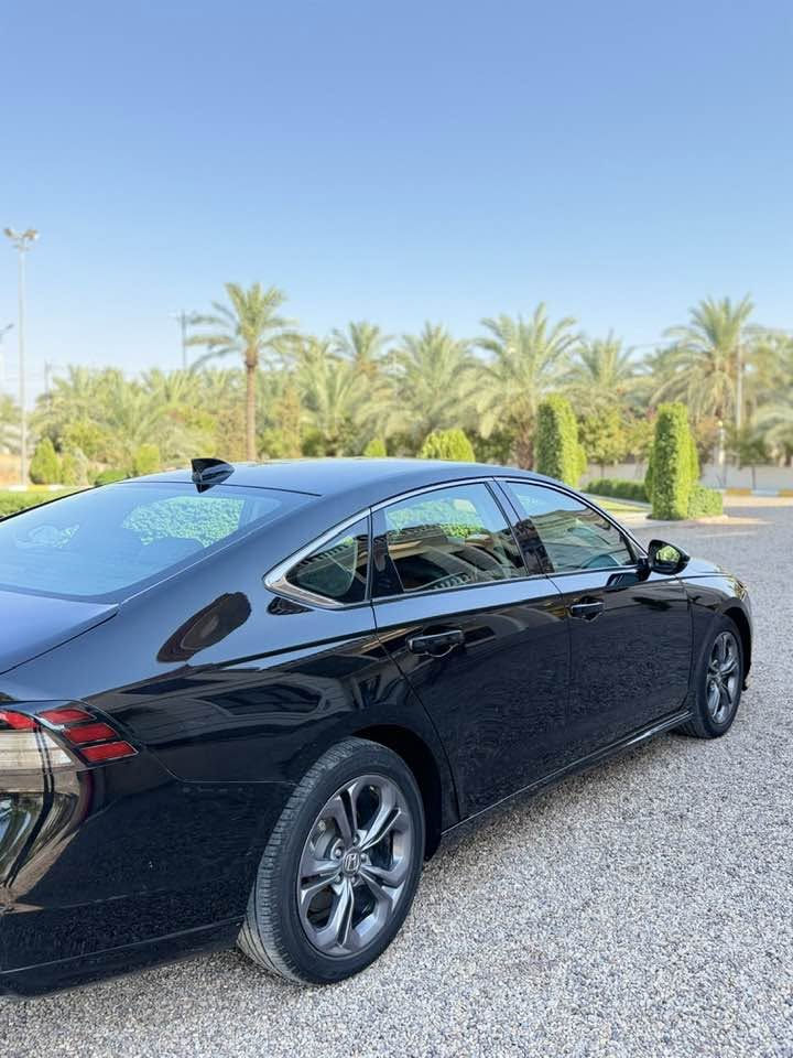 السلام عليكم 
للبيع هوندا اكورد 2024هايبرد 
مواصفات :ExLماشيه 93721م 
السعر 20500 $
سنويه بأسمي تحويل مباشر 
📍الانبار الفلوجه 
رقم الموبايل ***********
