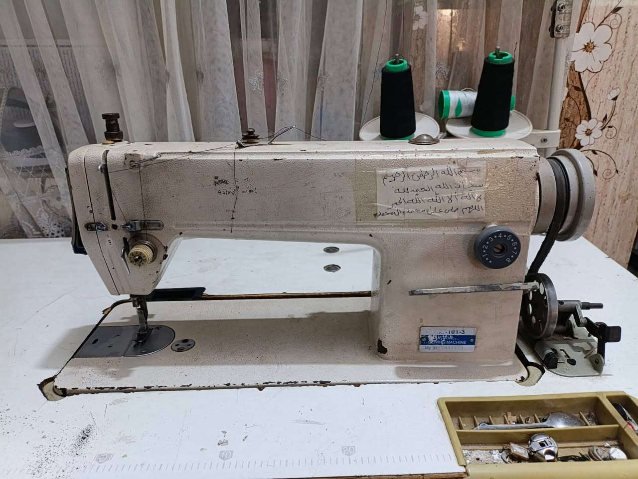 مكينة صناعية نوع جمسي شغالةونظيفة سعرها150 ألف وبيها مجال كربلاء اثصال على الرقم ***********
