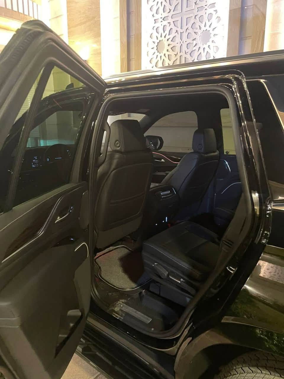 السلام عليكم
كاديلاك اسكاليد وارد امريكي كلين
موديل 23 فئة premium
محرك 6.2 V8
رقم سليمانية 
اللون اسود
ماشية 34 mi
السعر 66000$
للتواصل
***********
