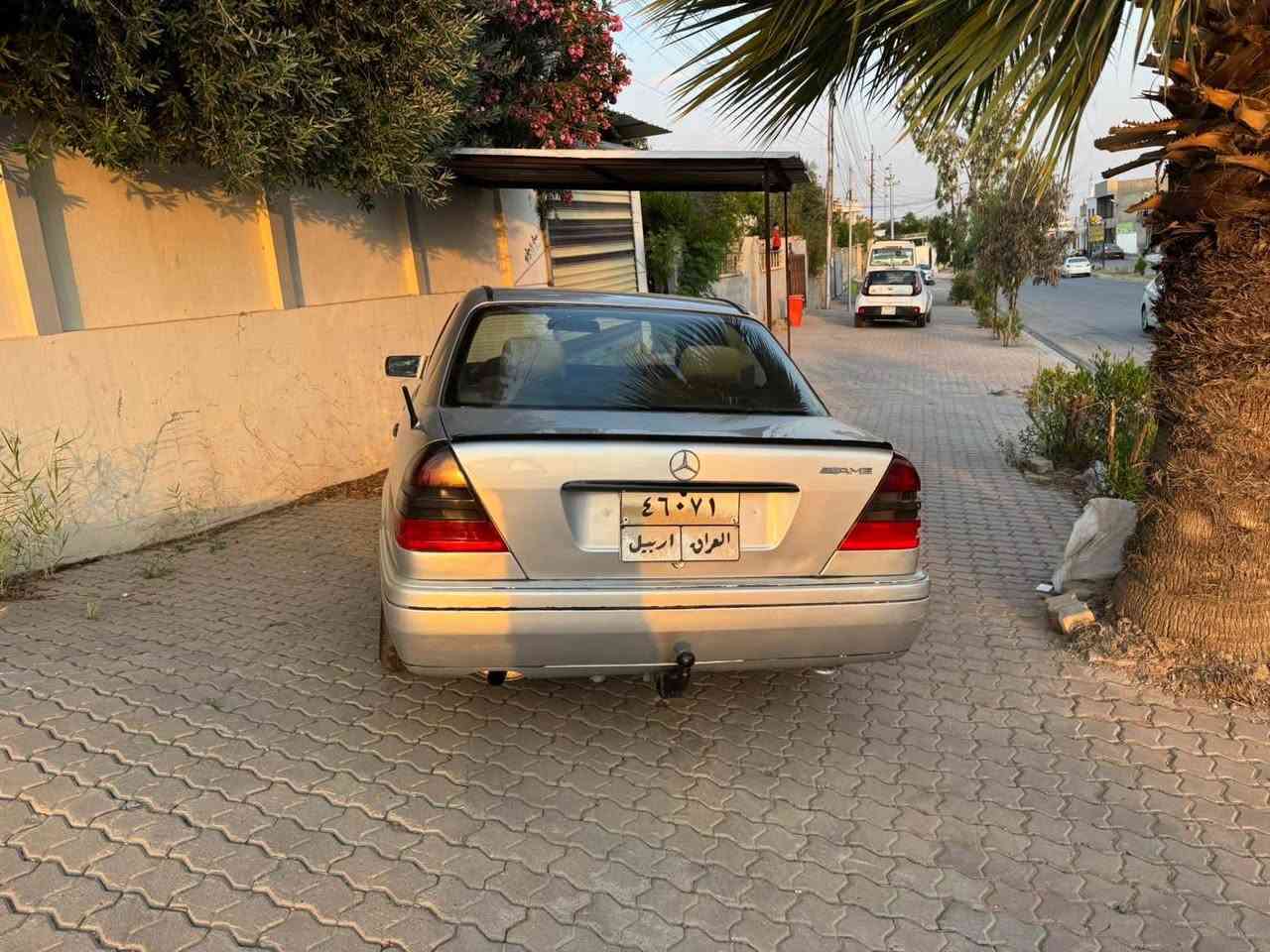 مارسيدس بيبي شبح 
موديل 1994 رقم اربيل
شرط تحويل غرامة

گير و مكينة بشرط، گير عادي ، محرك ٤ سلندر مرغوب 
اطارات جديد : بشرط تبريد: سقف سلايد: جامين امامي كهرباء : ABS : بدون ضربة وصبخ جديد للجمالية

مع دفتر بنزين
مكان كركوك
*********** كركوك, العراق
