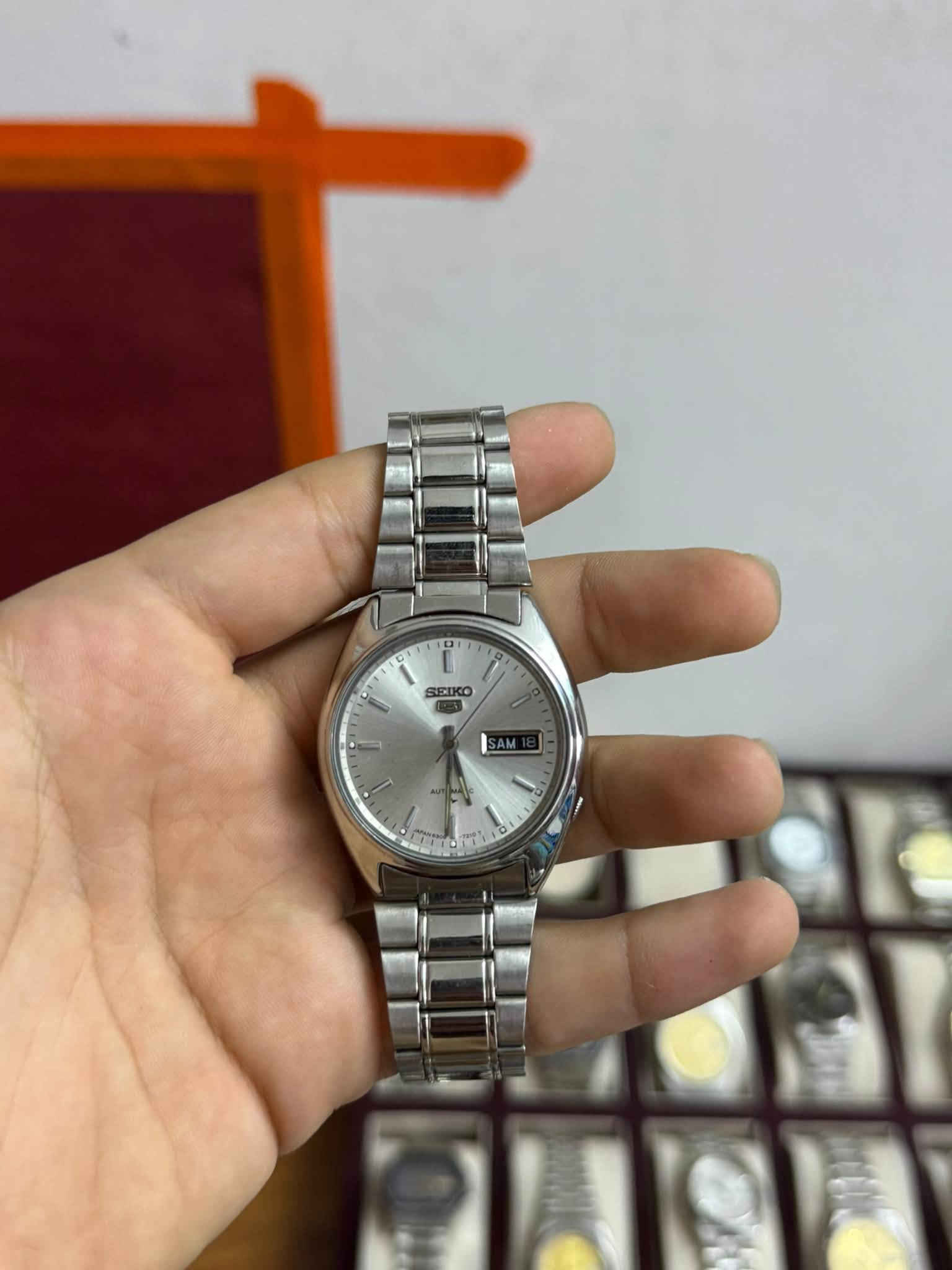 مجموعه ساعات
كل قطعه وسعرها دزلي صوره الساعه خاص يندزلك سعرها

للحجز والاستفسار يرجى مراسلتنا خاص او على الرقم الاتي
***********
