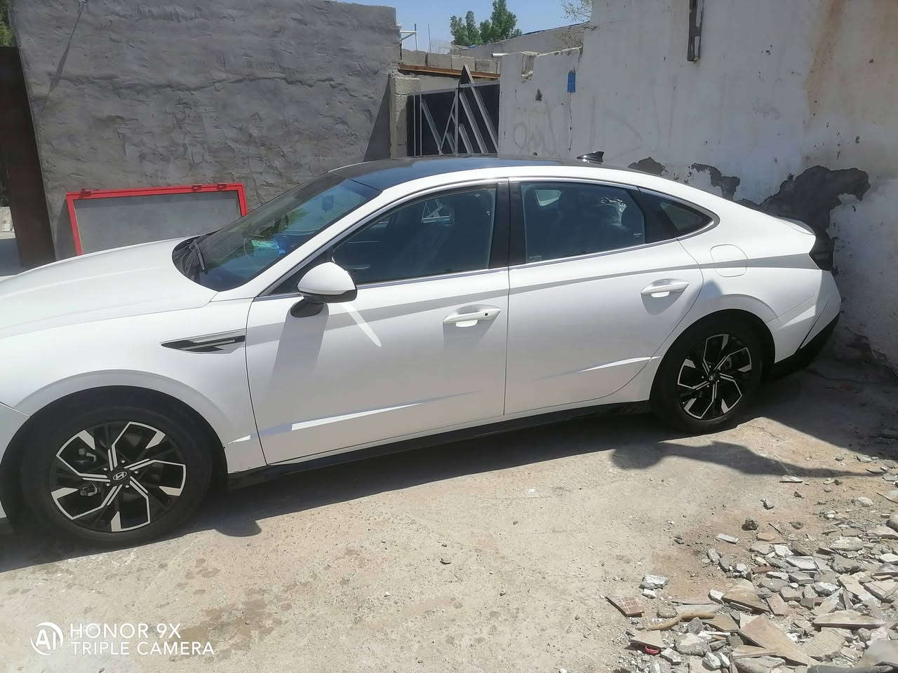 سياره للبيع سوناتا مديل ٢٤ وارد أمريكي ضربتهه بنيد بس
رقم بصره بسمي مكان سيارة بصره رقم الهاتف
***********

نص مكتوب في الصور:
- AI HONOR 9X
- TRIPLE CAMERA
- HONOR 9X
- AI HONOR 9X TRIPLE CAMERA